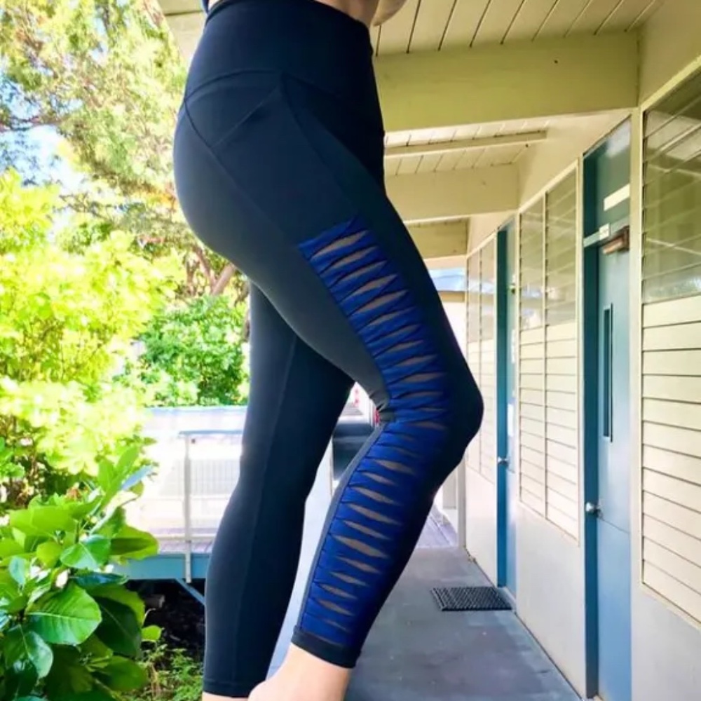 Athleta Salutation Stash Pocket II Twist 7/8 Tight - Black Leggings Women's XS